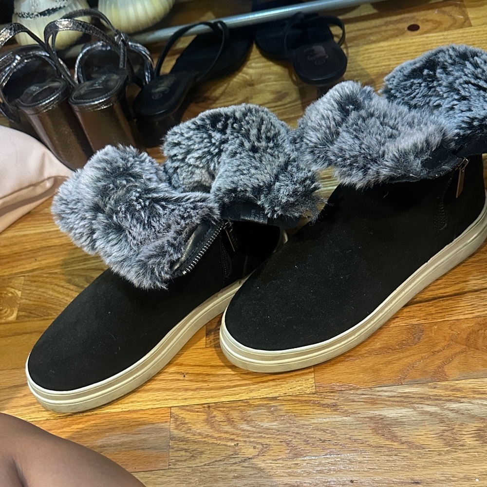 J Slides Black and Gray Fur-Lined Winter Boots